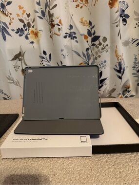 I pad pro 9.7-inch Tablet Folio Case - Gray Moleskine NEW